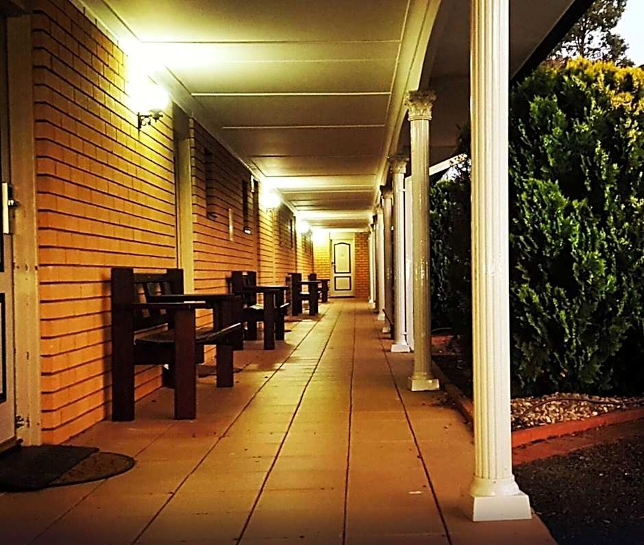 Hilltops Retreat Motor Inn