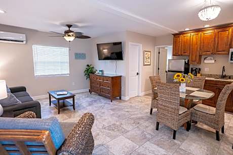Deluxe Suite Unit 107