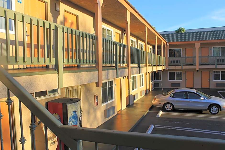 El Rancho Inn