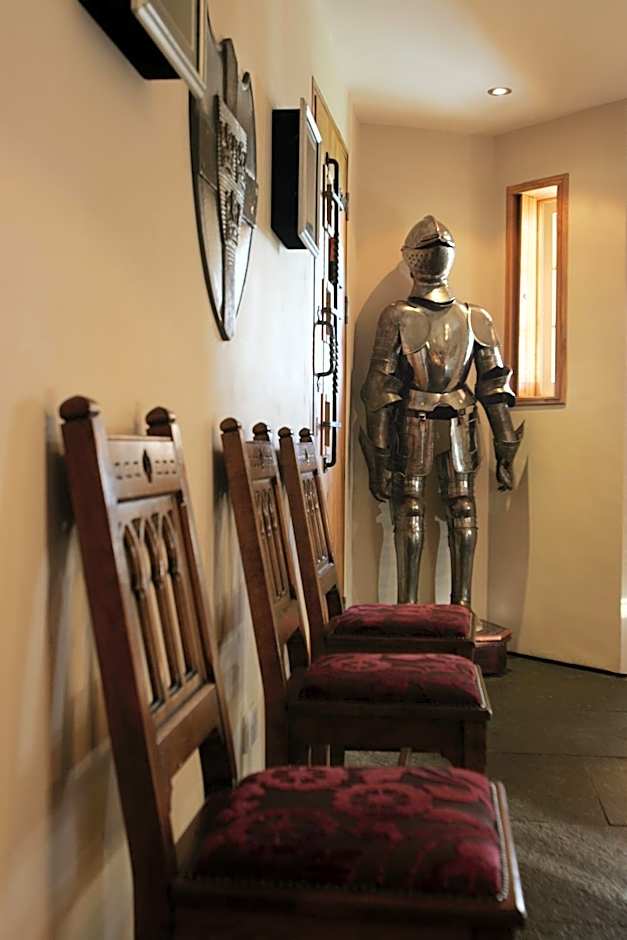 Glenskirlie Castle Hotel