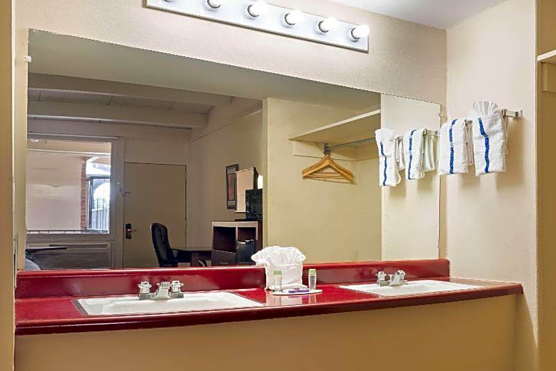 Knights Inn Fayetteville