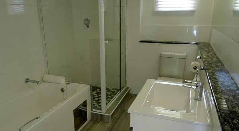 Airport Inn And Suites