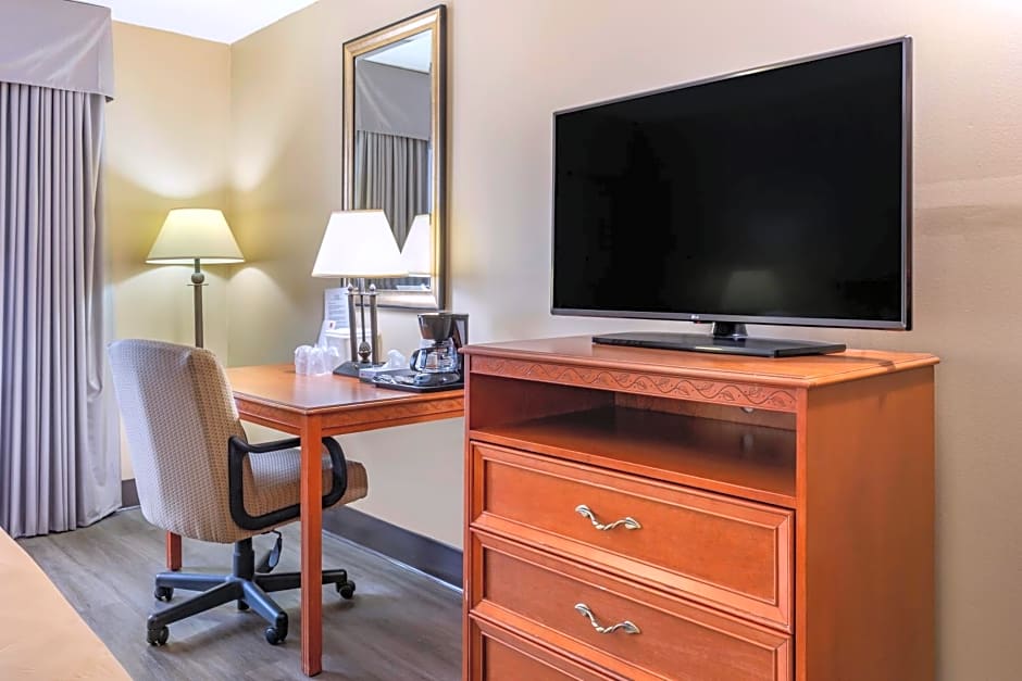 Econo Lodge & Suites Southern Pines