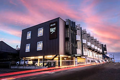 King and Queen Hotel Suites