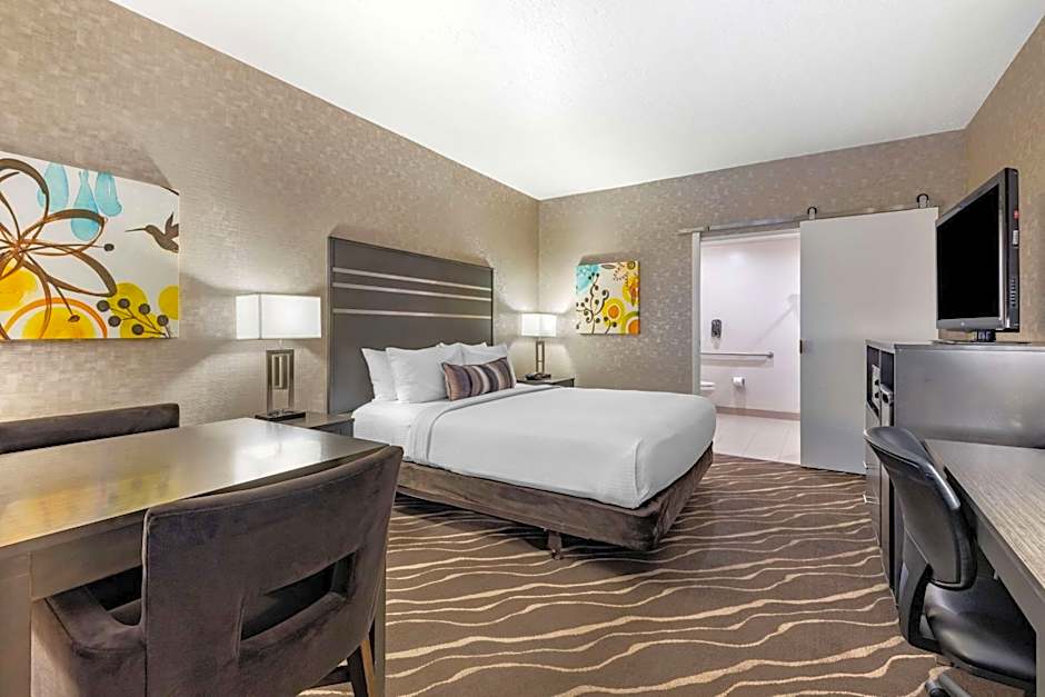 Best Western Plus Park Place Inn - Mini Suites