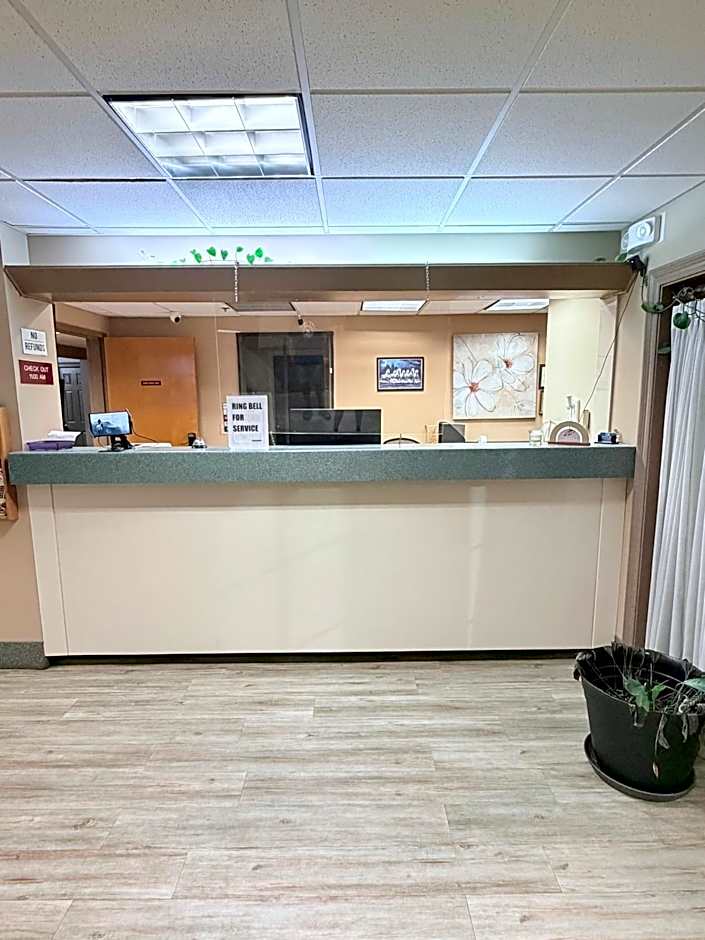 COLLINS INN & SUITES