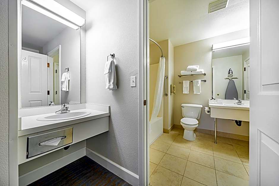 Ashland Hills Hotel & Suites