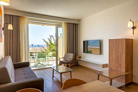 One-Bedroom Apartment with Sea View