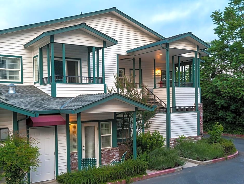 Grass Valley Courtyard Suites