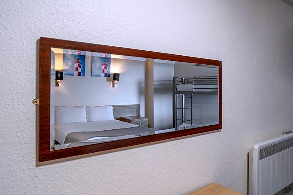 The Grand Burstin Hotel