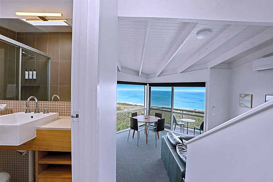 Chris's Beacon Point Restaurant & Villas