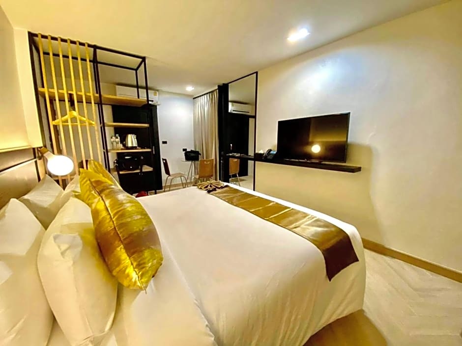 The Gold Living Life