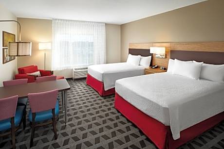 Studio with Two Queen Beds - Hearing Accessible