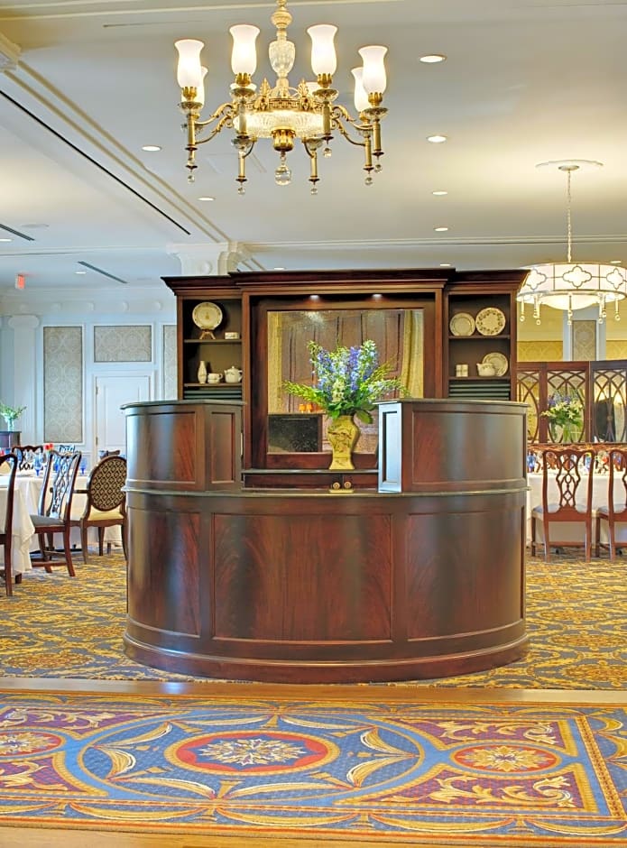 Hotel Roanoke & Conference Center, Curio Collection by Hilton