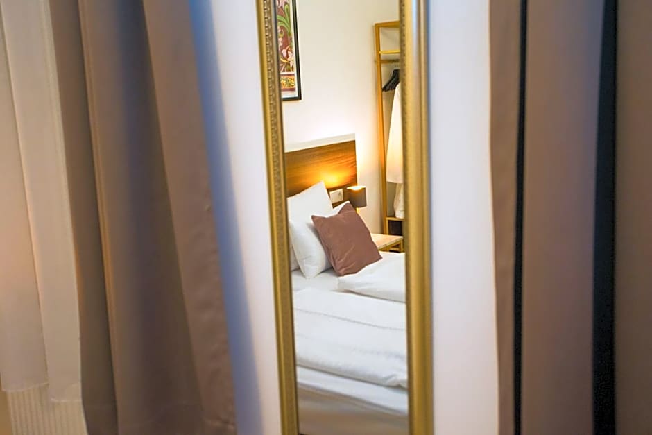 Pension Central I Self Check In I AC in all rooms