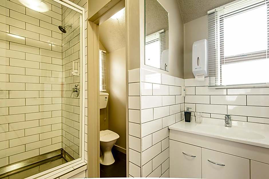 Manuka Crescent Motel