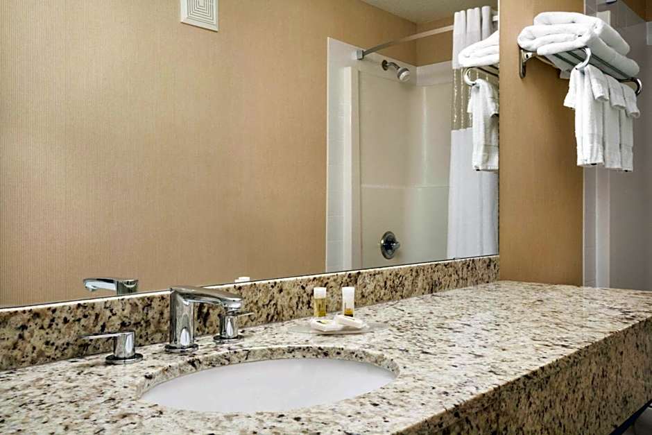 Days Inn & Suites by Wyndham Cochrane