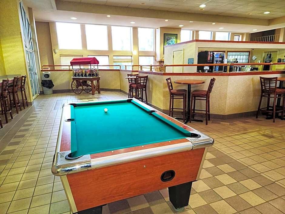 La Quinta Inn & Suites by Wyndham Appleton-College Avenue