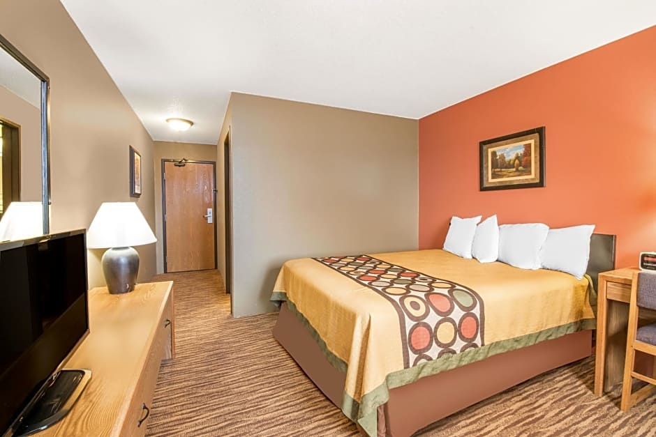 Super 8 by Wyndham Warroad