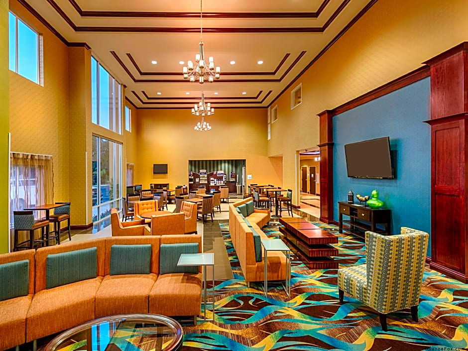 Holiday Inn Express & Suites / Red Bluff - South Redding Area, an IHG Hotel