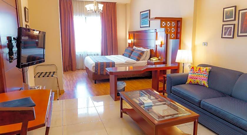 Comfort Hotel Suites