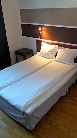 Twin Room Economy (Half Board, 55 in Bed)