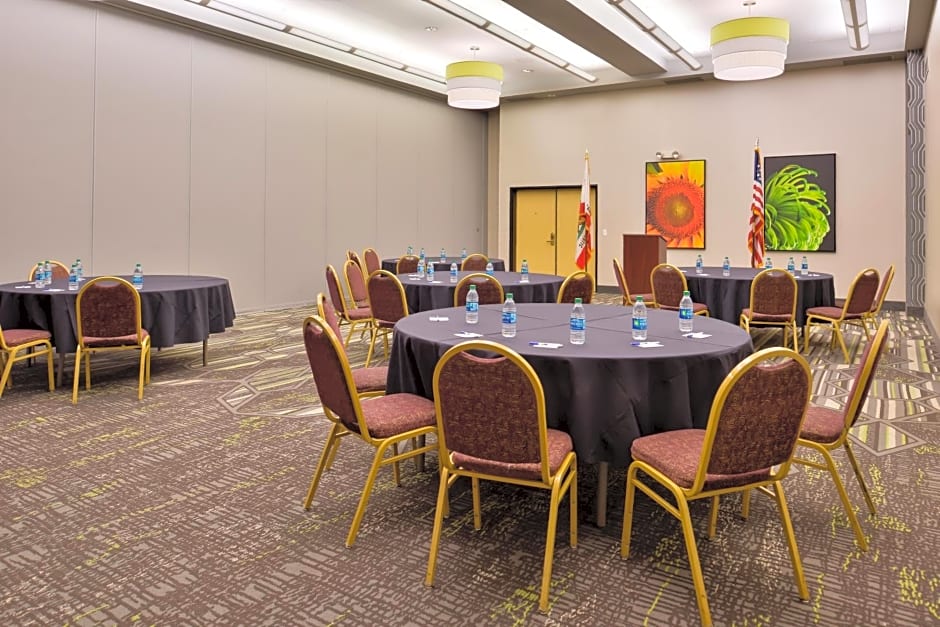 Holiday Inn Express Hotel & Suites Elk Grove Ctrl - Sacramento S By IHG
