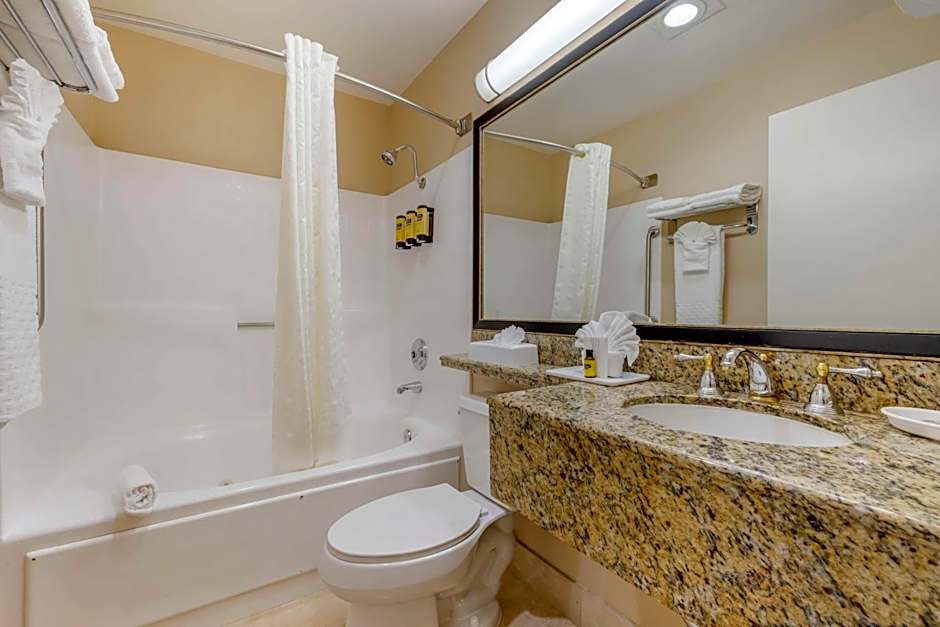 Best Western Plus Marina Shores Hotel