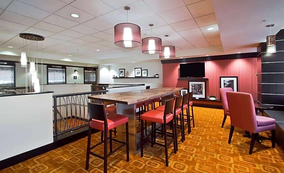 Hampton Inn By Hilton & Suites Columbus-Downtown