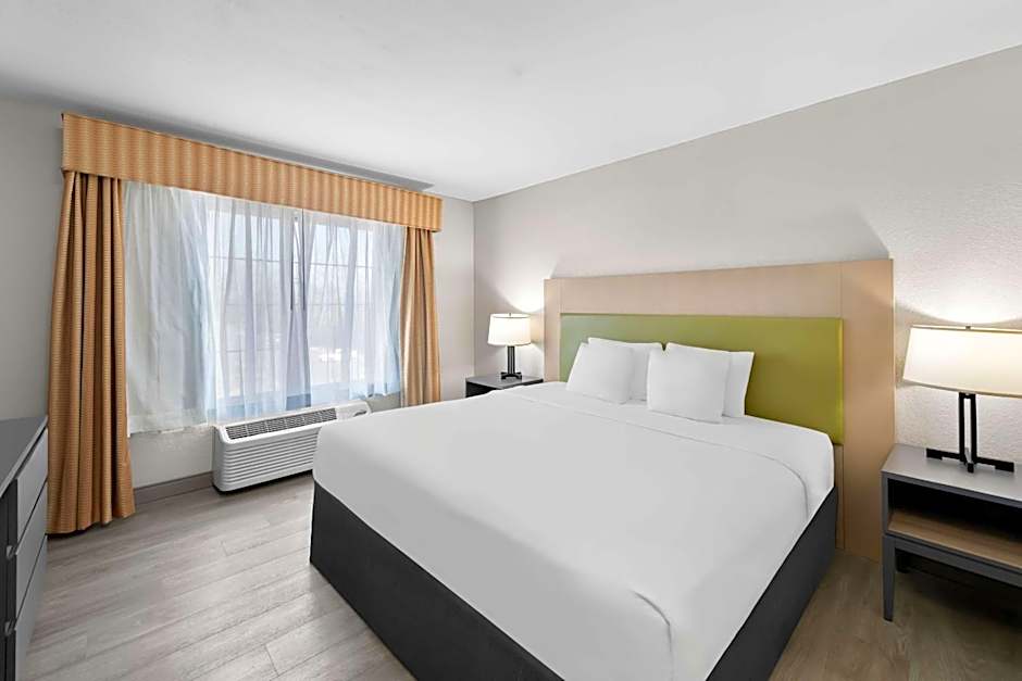 Country Inn & Suites by Radisson, Topeka West, KS