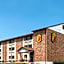 Super 8 by Wyndham St Charles