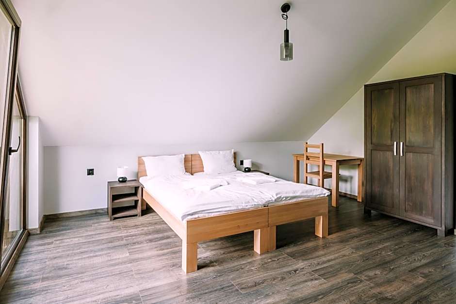 Szumny Dwór - pokoje z łazienkami