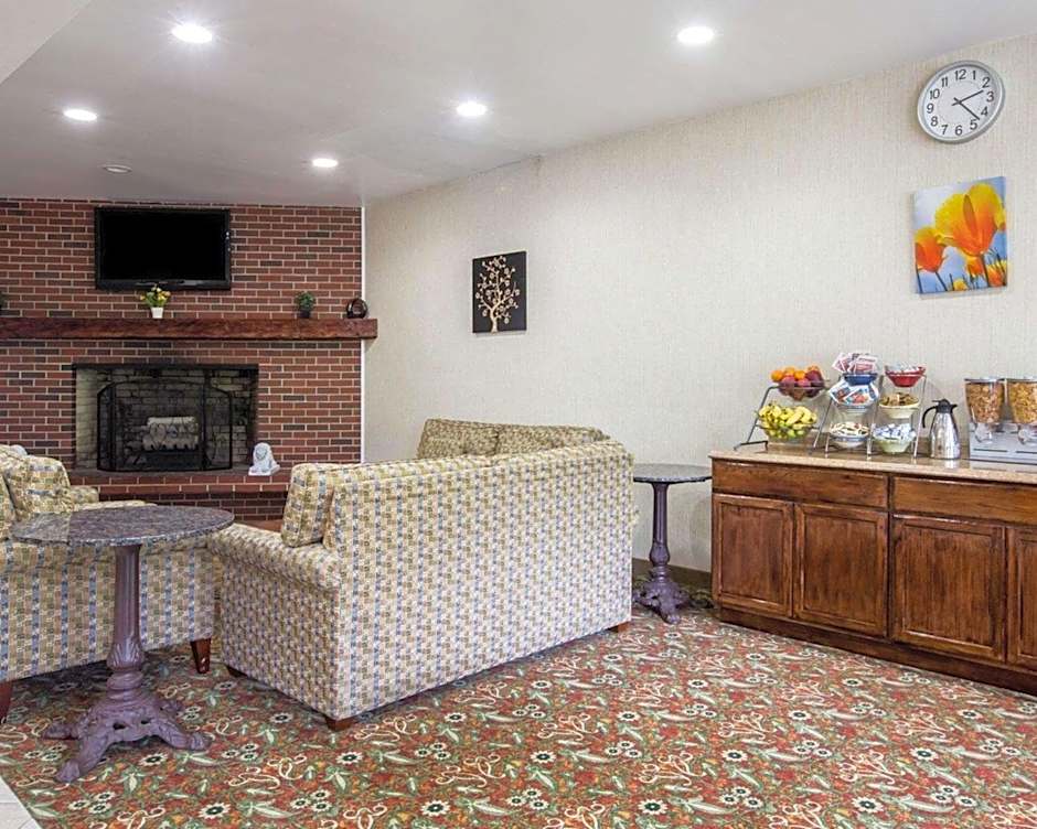 Econo Lodge Lakes Region