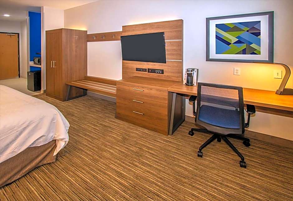 Holiday Inn Express Hotel & Suites Roseville - Galleria Area By IHG
