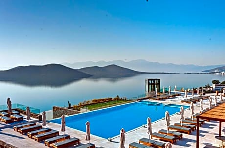 Royal Marmin Bay Boutique & Art Hotel