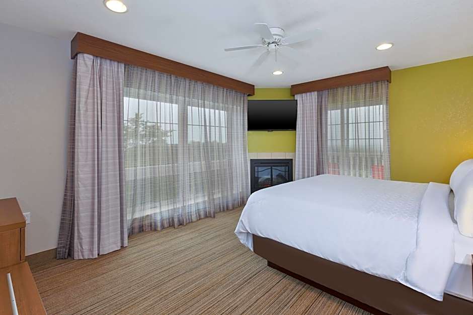 Holiday Inn Express & Suites Petoskey by IHG