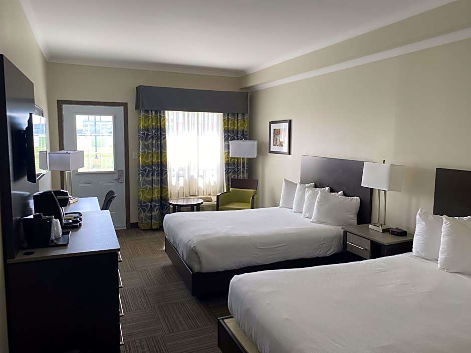 Crossroads Inn & Suites