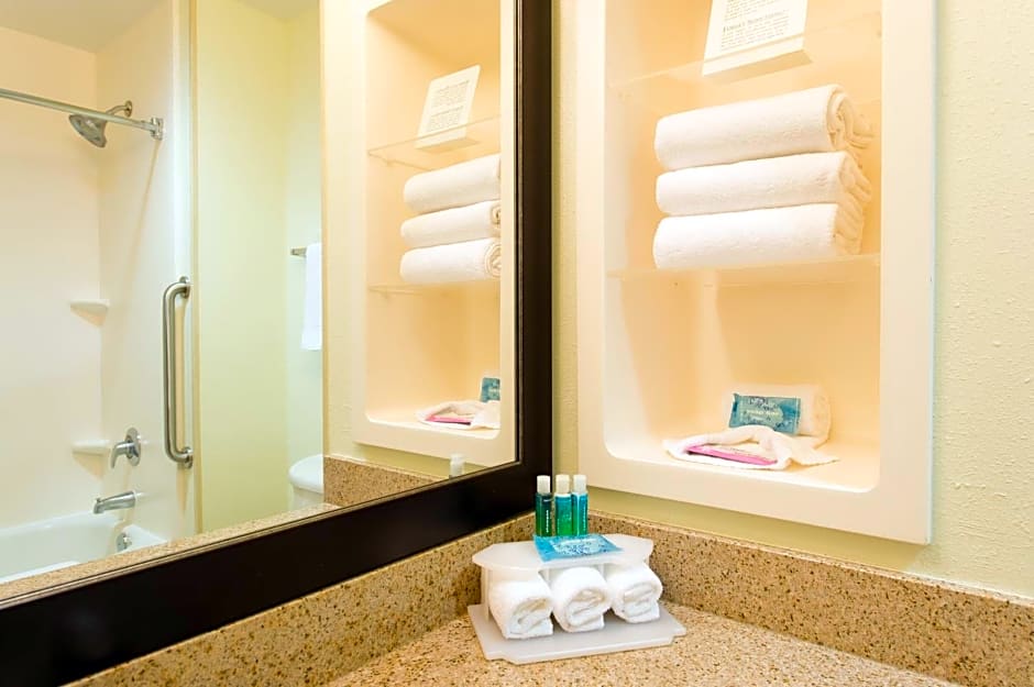 Holiday Inn Express & Suites Walterboro, an IHG Hotel
