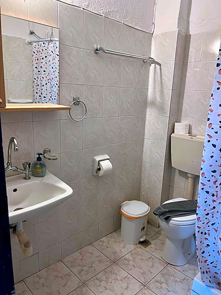 PELEKAN rooms and apartments athina 11