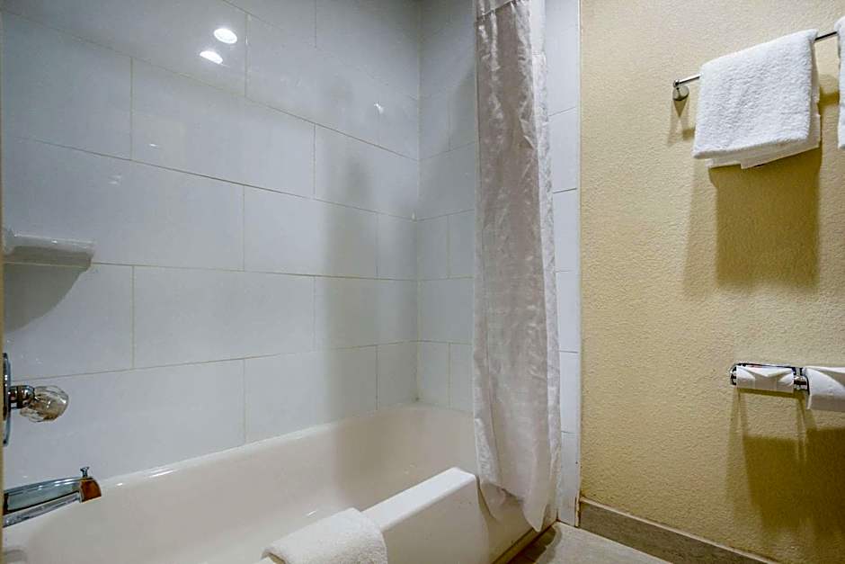 Quality Inn & Suites Florence - Cincinnati South