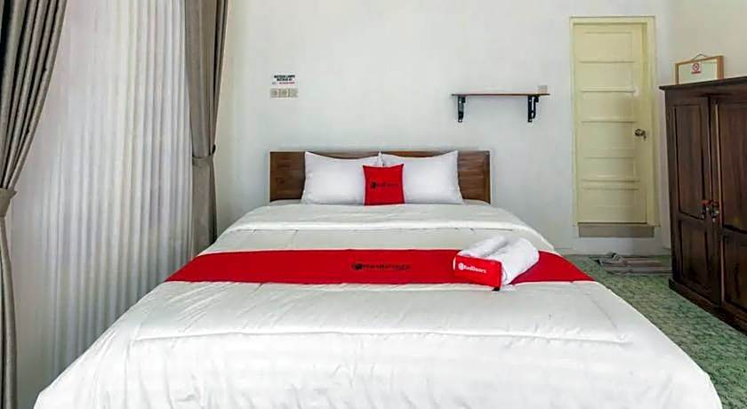 RedDoorz Syariah near Titik Nol Yogyakarta