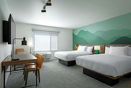 Studio with Two Queen Beds - Hearing Accessible