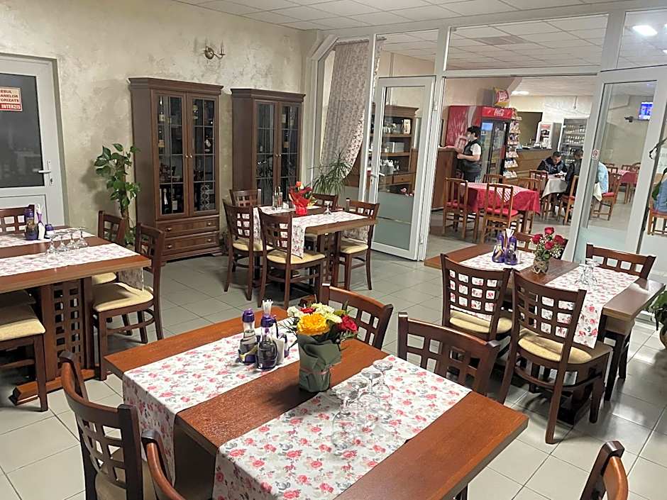 KM 80 Restaurant & Hotel