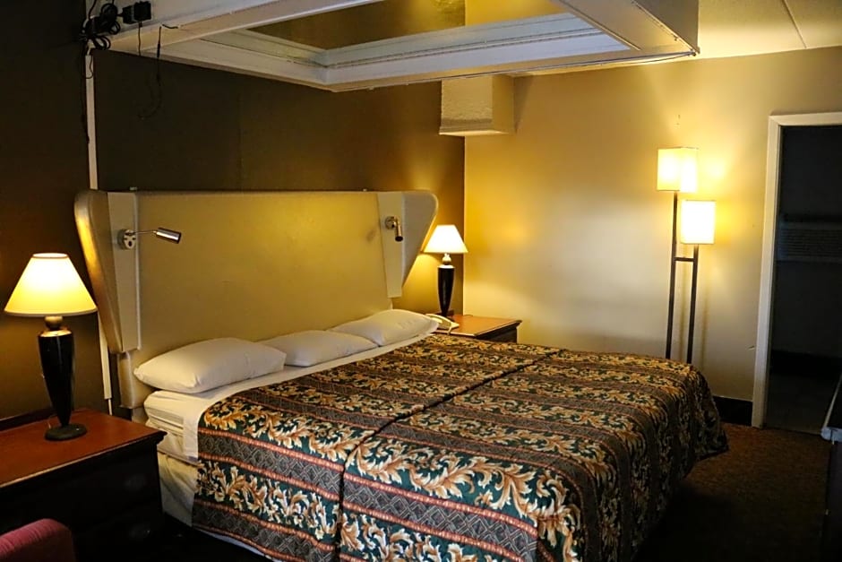 Miami Inn & Suites