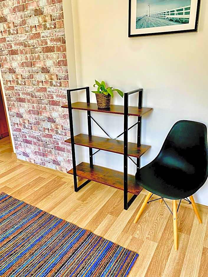 Old Tree Home & Restaurant