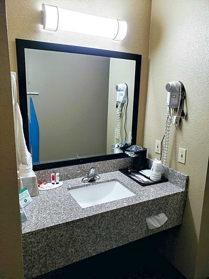Days Inn & Suites by Wyndham of Morris