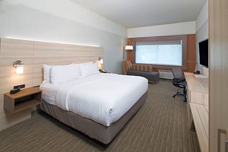 Standard King Room with Roll-In Shower - Communications Access