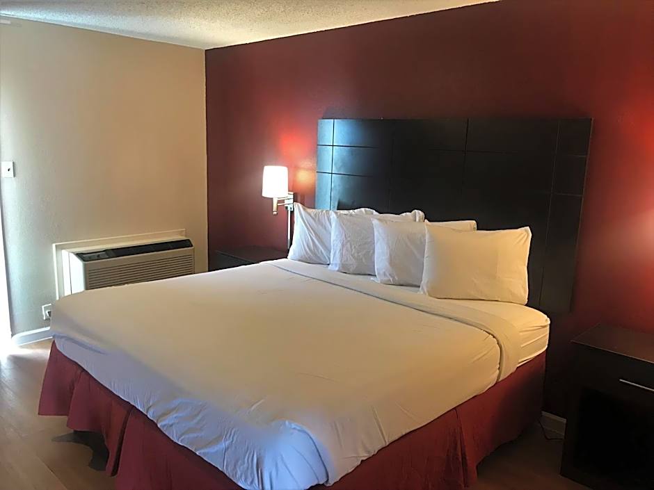 Red Roof Inn & Suites San Angelo