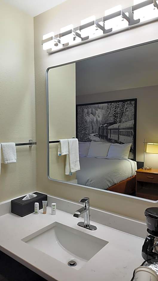Super 8 by Wyndham Hampshire IL