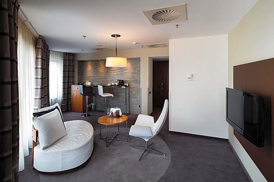 Photo 1 of 7 of 1 Bedroom Suite